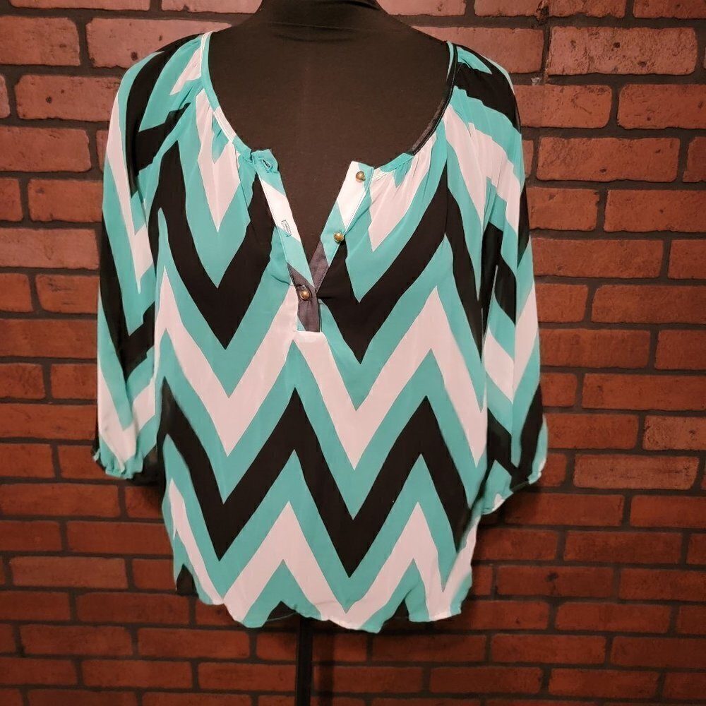 Tyche sheer green/black/white chevron shirt. 3/4 sleeve w/elastic cuffs.